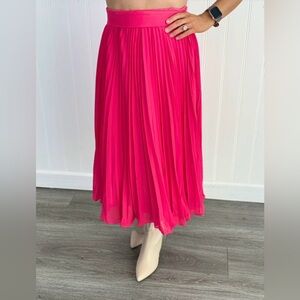 NWOT GeeGee Elegant Pink Pleated Skirt w/ Attached Liner.